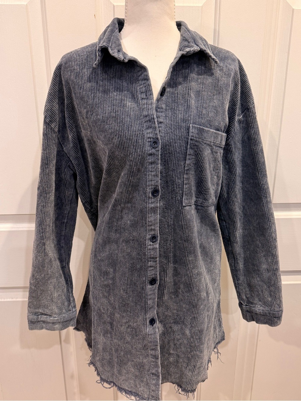 POL Gray Corduroy Oversized Raw Hem Button Down Shacket Tunic Large - Picture 6 of 9